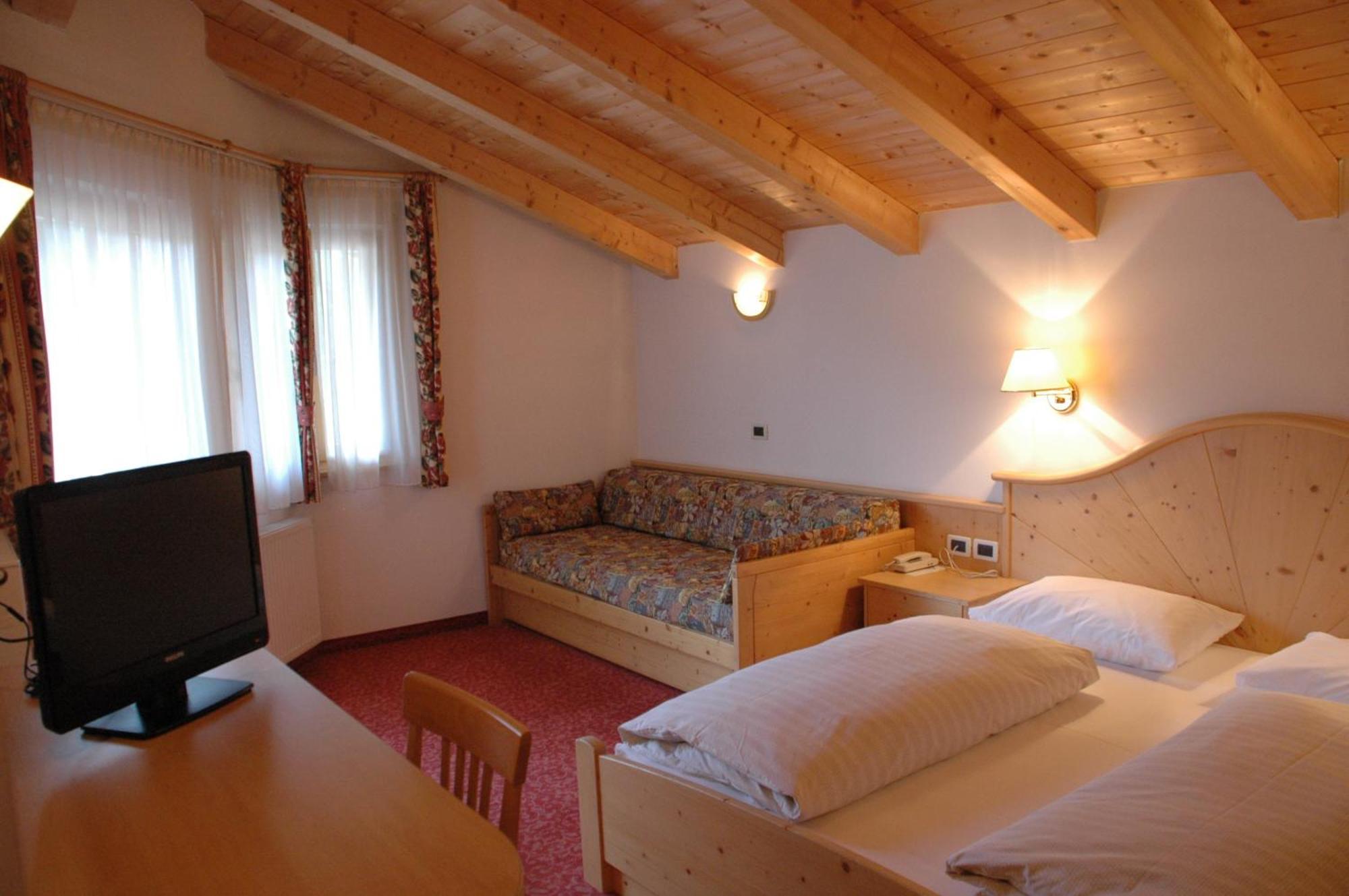 Hotel Falzares San Cassiano  Exterior photo
